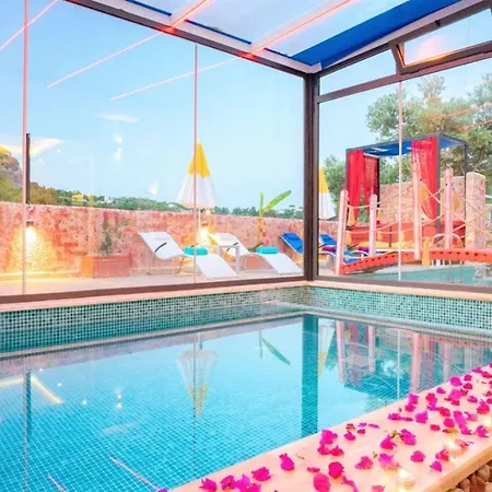 Modern With Private Pool And Jacuzzi In Kas ヴィラ *
